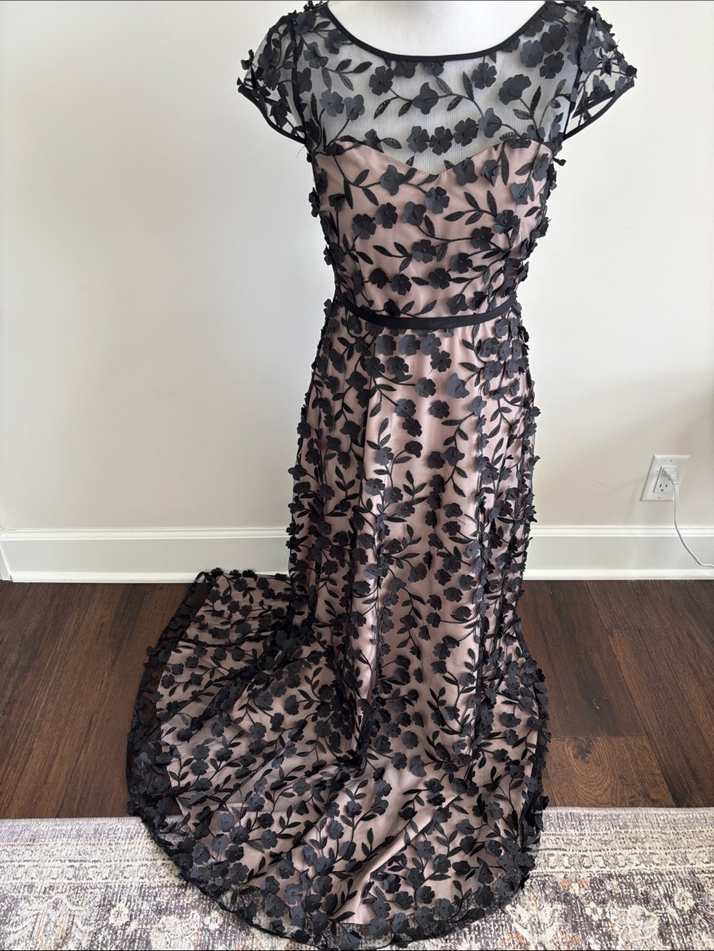 Karl Lagerfeld Black Floral overlay Lace gown size 4